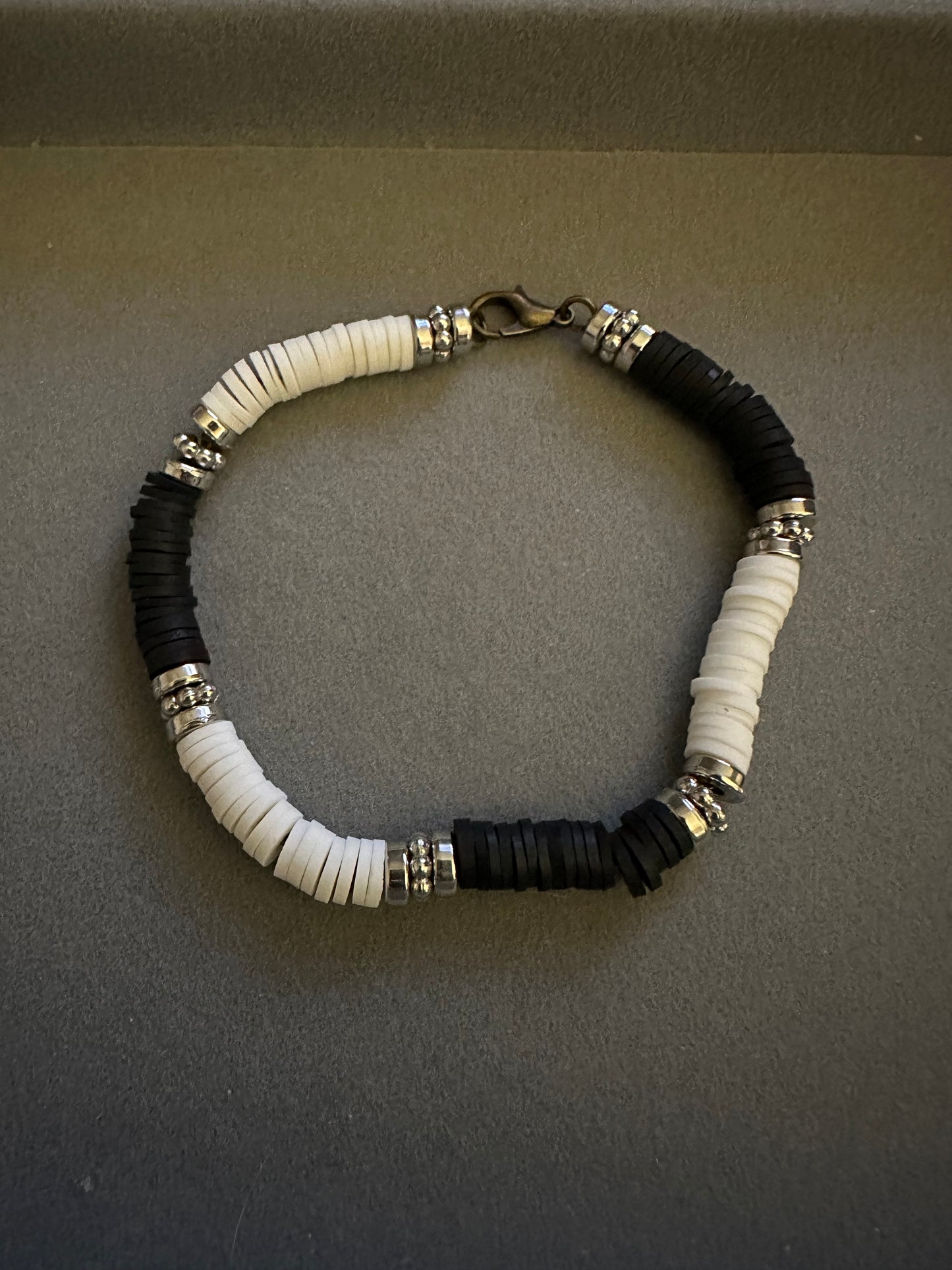 Bracelet bicolore noir et blanc