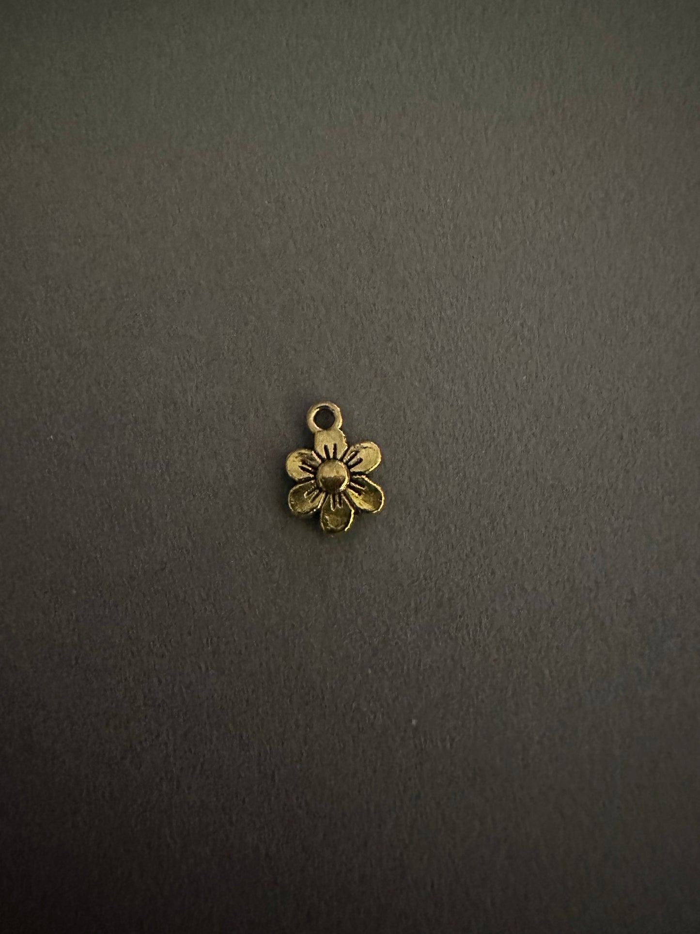 Charm « pensée »